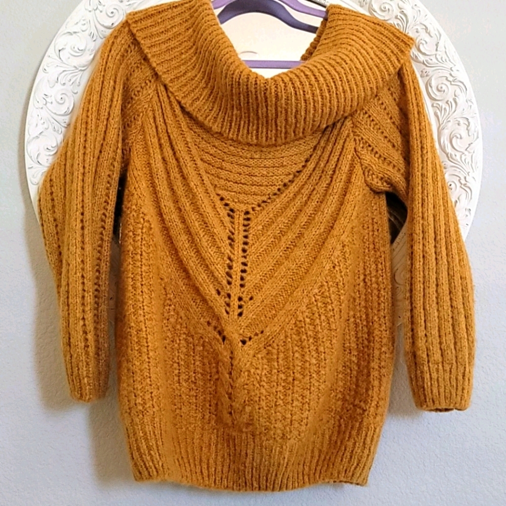 Sweater off the shoulder